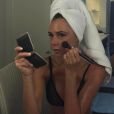 Victoria Beckham se maquille en Victoria Beckham x Estée Lauder. Août 2017.
