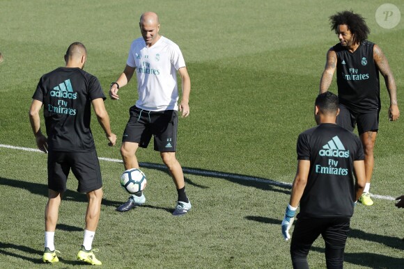 Zinédine Zidane et ses joueurs du Real Madrid Karim Benzema, Keylor Navas et Marcelo à l'entraînement. Madrid, le 19 août 2017.