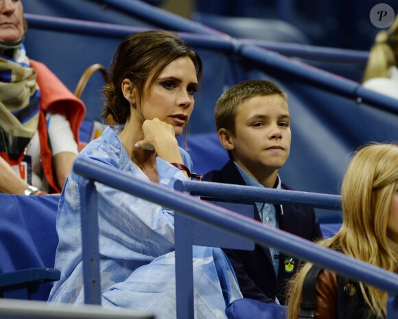 Victoria Beckham et son fils Romeo Beckham assistent au match de tennis Madison Keys contre Elise Mertens à l'US Open Tennis 2017 à New York, le 29 août 2017.