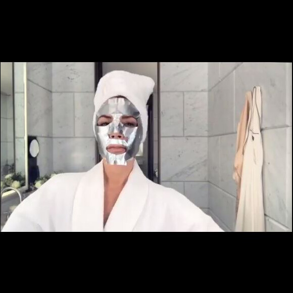 Victoria Beckham délirante dans un tuto beauté réalisée pour la sortie de sa nouvelle collection pour Estée Lauder, le 4 septembre 2017.