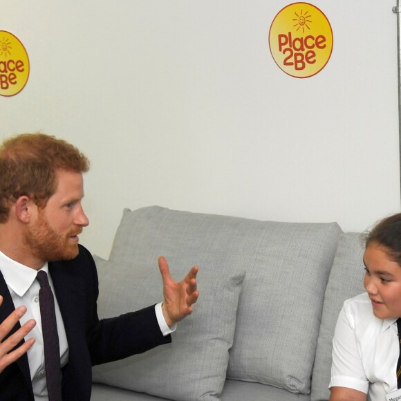 Le prince Harry visitait avec son frère le prince William, le 5 septembre 2017, le comité de soutien aux victimes de l'incendie de la tour Grenfell, à Londres.