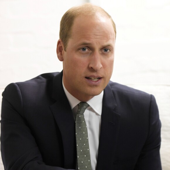 Le prince William était en visite avec son frère le prince Harry, le 5 septembre 2017, au comité de soutien aux victimes de l'incendie de la tour Grenfell, à Londres. Le duc de Cambridge a évoqué la grossesse de son épouse Kate et son état de santé.