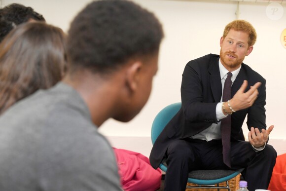Le prince Harry visitait avec son frère le prince William, le 5 septembre 2017, le comité de soutien aux victimes de l'incendie de la tour Grenfell, à Londres.