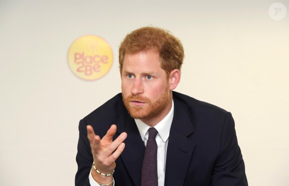 Le prince Harry visitait avec son frère le prince William, le 5 septembre 2017, le comité de soutien aux victimes de l'incendie de la tour Grenfell, à Londres.