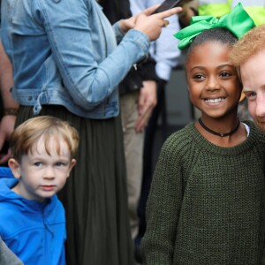 Le prince Harry visitait avec son frère le prince William, le 5 septembre 2017, le comité de soutien aux victimes de l'incendie de la tour Grenfell, à Londres.