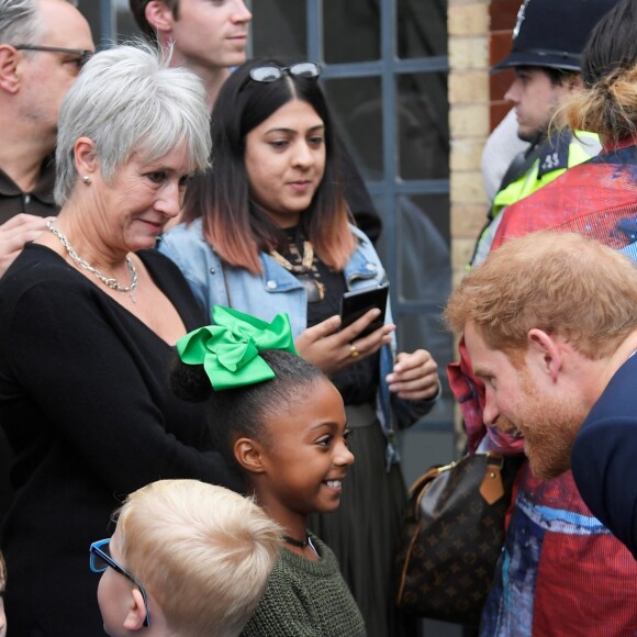 Le prince Harry visitait avec son frère le prince William, le 5 septembre 2017, le comité de soutien aux victimes de l'incendie de la tour Grenfell, à Londres.