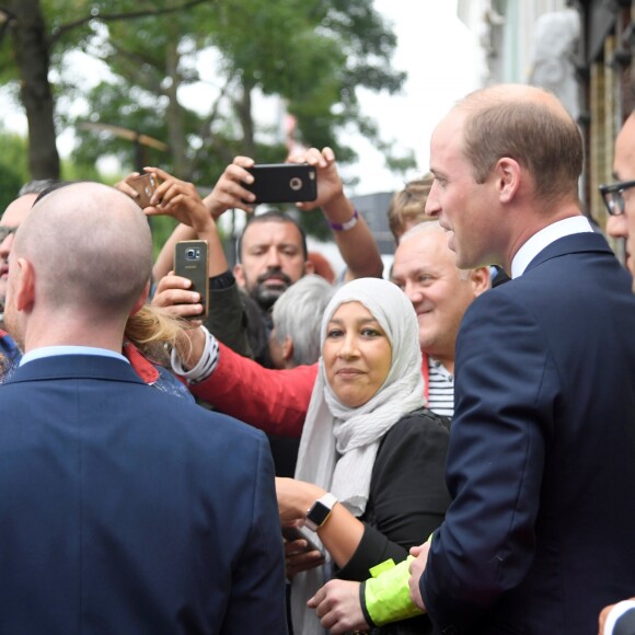 Le prince William était en visite avec son frère le prince Harry, le 5 septembre 2017, au comité de soutien aux victimes de l'incendie de la tour Grenfell, à Londres. Le duc de Cambridge a évoqué la grossesse de son épouse Kate et son état de santé.