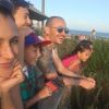 Chester Bennington avec sa femme Talinda et ses enfants, quelques jours seulement après sa mort (survenue le 20 juillet). Photo publiée le 7 septembre 2017 sur Twitter par Talinda Bennington.