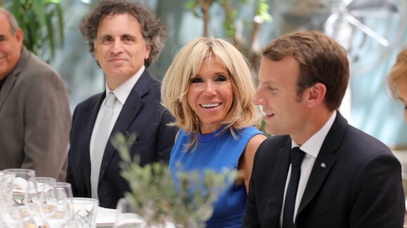 Brigitte Macron en bleu, blanc, rouge... Panoplie tricolore de looks en Grèce