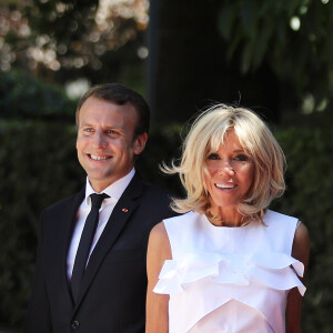 Le président Emmanuel Macron et sa femme Brigitte Macron (Trogneux) lors de l'accueil du couple présidentiel français par le président de la république hellénique au palais présidentiel à Athènes le 7 septembre 2017. © Dominique Jacovides / Bestimage