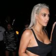 Kim Kardashian arrive au bras de son ami photographe Mert Alas à l'inauguration du nouveau livre Mert Alas &amp; Marcus Piggott à New York, le 7 septembre 2017.