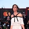 Anna Mouglalis (robe Chanel) arrive à la cérémonie de clôture du 74ème Festival International du Film de Venise (Mostra), le 9 septembre 2017.