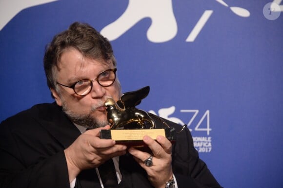 Guillermo del Toro (Lion d'Or du meilleur film pour "The Shape Of Water") au photocall des lauréats du 74ème Festival International du Film de Venise (Mostra), le 9 septembre 2017.