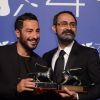 Navid Mohammadzadeh (prix "Orizzonti" di meilleur acteur pour "Bedoune Tarikh, Bedoune Emza") et Vahid Jalilvand (prix "Orizzonti" du meilleur réalisateur pour "Bedoune Tarikh, Bedoune Emza") au photocall des lauréats du 74ème Festival International du Film de Venise (Mostra), le 9 septembre 2017.