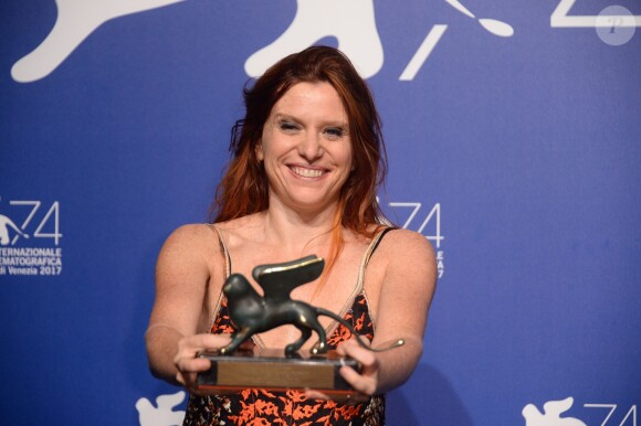 Susanna Nicchiarelli (prix "Orizzonti" du meilleur film pour "Nico, 1988") au photocall des lauréats du 74ème Festival International du Film de Venise (Mostra), le 9 septembre 2017.