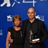 Samuel Maoz (Lion d'Argent du Grand prix du jury pour "Foxtrot") et sa femme au photocall des lauréats du 74ème Festival International du Film de Venise (Mostra), le 9 septembre 2017.