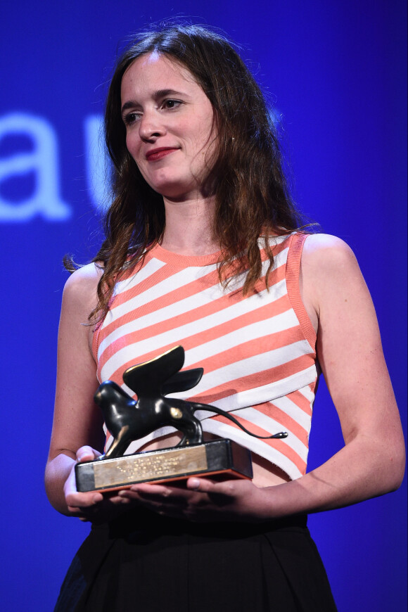 Céline Devaux (prix du meilleur court métrage pour "Gros Chagrin") lors de la cérémonie de clôture du 74ème Festival International du Film de Venise (Mostra), le 9 septembre 2017.