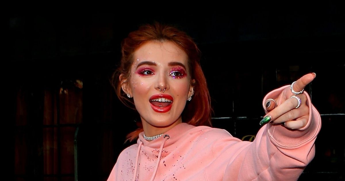 Bella Thorne Alerte Underboobs L Actrice D Voile Ses Seins En Pleine