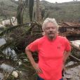Richard Branson constatant les dégâts après le passage de l'ouragan Irma à Porto Rico le 10 septembre 2017