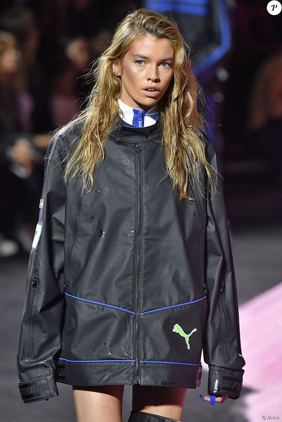 Stella Maxwell lors du défilé Fenty Puma by Rihanna lors de la Fashion
