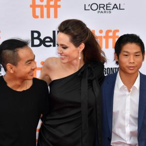 Angelina jolie avec ses enfants Maddox et Pax à la première de "First They Killed My Father" au Toronto International Film Festival 2017 (TIFF), le 11 septembre 2017.