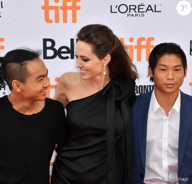 Angelina jolie avec ses enfants Maddox et Pax à la première de "First They Killed My Father" au Toronto International Film Festival 2017 (TIFF), le 11 septembre 2017.
