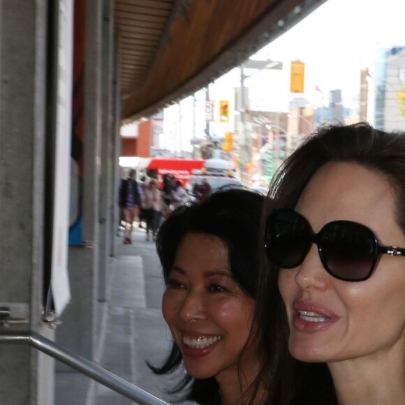Angelina Jolie arrive au sommet inaugural "Women in the World Canada" à Toronto au Canada le 11 septembre 2017.