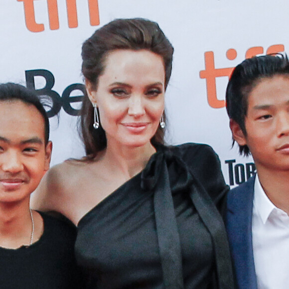 Angelina jolie avec ses enfants Maddox et Pax à la première de "First They Killed My Father" au Toronto International Film Festival 2017 (TIFF), le 11 septembre 2017.