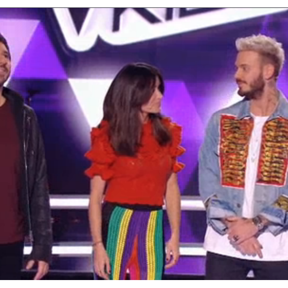 Jenifer, stylée dans "The Voice Kids 4" sur TF1 le 16 septembre 2017. Ici avec Patrick Fiori et M. Pokora.