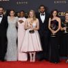 Elizabeth Moss, Yvonne Strahoski et toute l'équipe de The Handsmaid's Tale à la 69e soirée annuelle des Emmy awards au théâtre Microsoft à Los Angeles, le 17 septembre 2017.