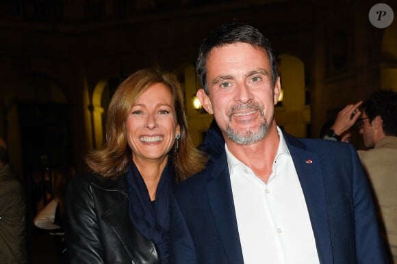 Semi-Exclusif - Manuel Valls avec sa femme Anne Gravoin à la générale de la pièce "La Vraie Vie" au théâtre Edouard 7 à Paris, le 18 septembre 2017. © Guirec Coadic/Bestimage
