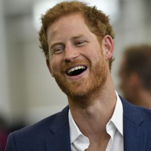 Le prince Harry assiste à l'entraînement des jeunes lors de sa visite au Manchester City Football Club à Manchester le 4 septembre 2017.