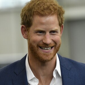 Le prince Harry assiste à l'entraînement des jeunes lors de sa visite au Manchester City Football Club à Manchester le 4 septembre 2017.