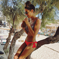 Laury Thilleman sensuelle et musclée en bikini : Ses vacances de rêve en Grèce