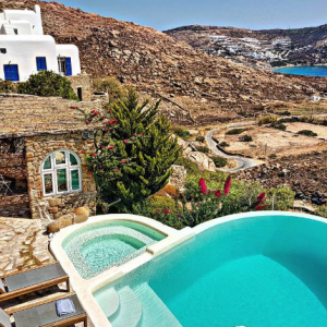 Laury Thilleman en vacances à Mykonos. Septembre 2017.