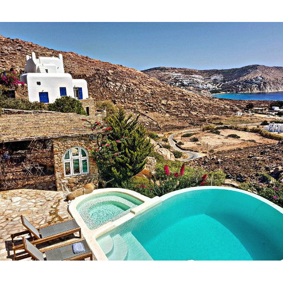 Laury Thilleman en vacances à Mykonos. Septembre 2017.