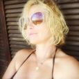 Emmanuelle Béart prend la pose en maillot de bain sur Instagram le 19 août 2017