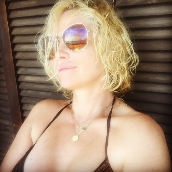 Emmanuelle Béart prend la pose en maillot de bain sur Instagram le 19 août 2017
