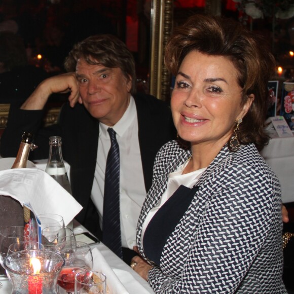 Bernard Tapie avec sa femme Dominique et sa fille Sophie - Michou fête ses 85 ans et les 60 ans de son cabaret à Paris le 20 juin 2016. © Philippe Baldini / Bestimage