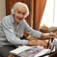 Exclusif - La comédienne Gisèle Casadesus dans son appartement parisien le jour de ses 99 ans le 13 avril 2013.