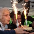 Exclusif - Gisèle Casadesus lors de la remise du prix SACD à Paris, le 16 juin 2014. Elle reçoit un gâteau pour son anniversaire (qui était le 14 juin dernier) pour ses 100 ans.