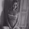 Zahia Dehar sexy lors de ses vacances en Corse. Instagram, août 2017.