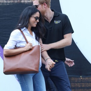 Première apparition officielle du prince Harry et sa compagne Meghan Markle dans les tribunes de la finale de tennis à la troisième édition des Invictus Games à Toronto, Ontario, Canada, le 25 septembre 2017. 