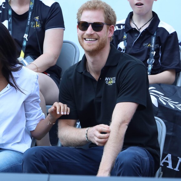 Première apparition officielle du prince Harry et sa compagne Meghan Markle dans les tribunes de la finale de tennis à la troisième édition des Invictus Games à Toronto, Ontario, Canada, le 25 septembre 2017. 