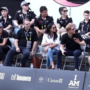 Première apparition officielle du prince Harry et sa compagne Meghan Markle dans les tribunes de la finale de tennis à la troisième édition des Invictus Games à Toronto, Ontario, Canada, le 25 septembre 2017. 