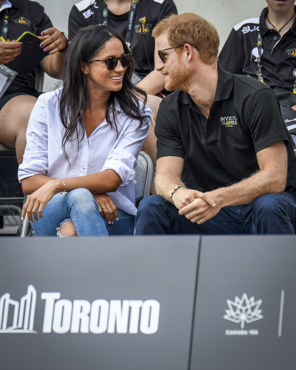 Première apparition officielle du prince Harry et sa compagne Meghan Markle dans les tribunes de la finale de tennis à la troisième édition des Invictus Games à Toronto, Ontario, Canada, le 25 septembre 2017. 