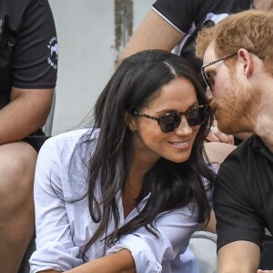 Première apparition officielle du prince Harry et sa compagne Meghan Markle dans les tribunes de la finale de tennis à la troisième édition des Invictus Games à Toronto, Ontario, Canada, le 25 septembre 2017. 