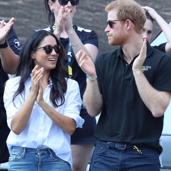 Première apparition officielle du prince Harry et sa compagne Meghan Markle dans les tribunes de la finale de tennis à la troisième édition des Invictus Games à Toronto, Ontario, Canada, le 25 septembre 2017. 