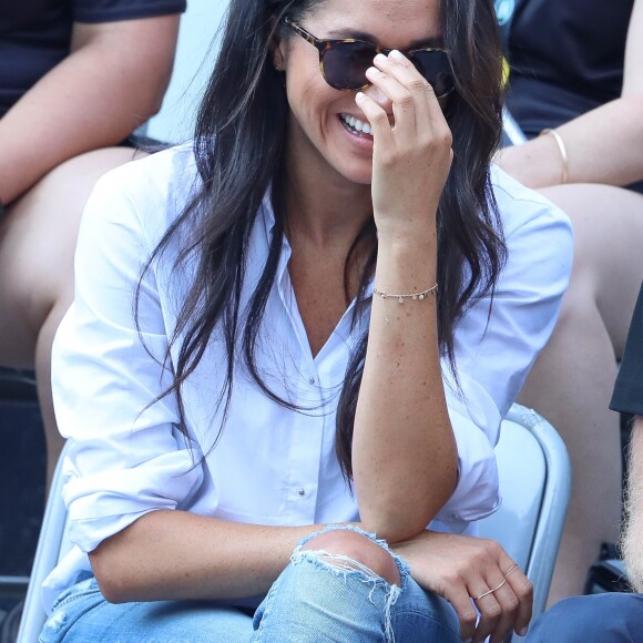 Première apparition officielle du prince Harry et sa compagne Meghan Markle dans les tribunes de la finale de tennis à la troisième édition des Invictus Games à Toronto, Ontario, Canada, le 25 septembre 2017. 