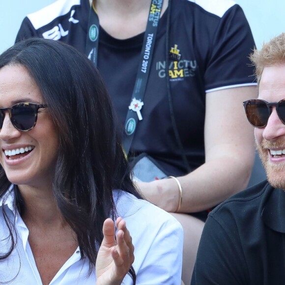 Première apparition officielle du prince Harry et sa compagne Meghan Markle dans les tribunes de la finale de tennis à la troisième édition des Invictus Games à Toronto, Ontario, Canada, le 25 septembre 2017. 